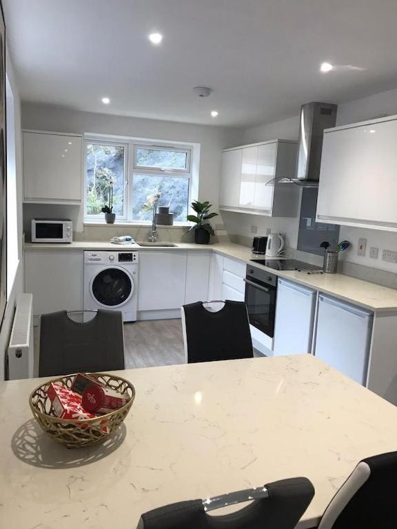 Ella Court Devon Apartment Торки Екстериор снимка